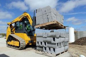 SKID+STEER+-+TRACKS+8%2c000+LB+69HP+RT165